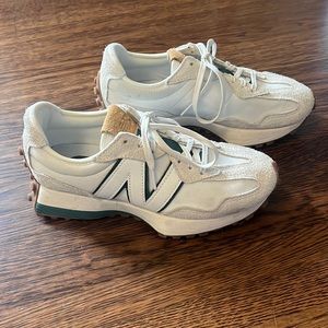 New Balance 327, women’s size 7